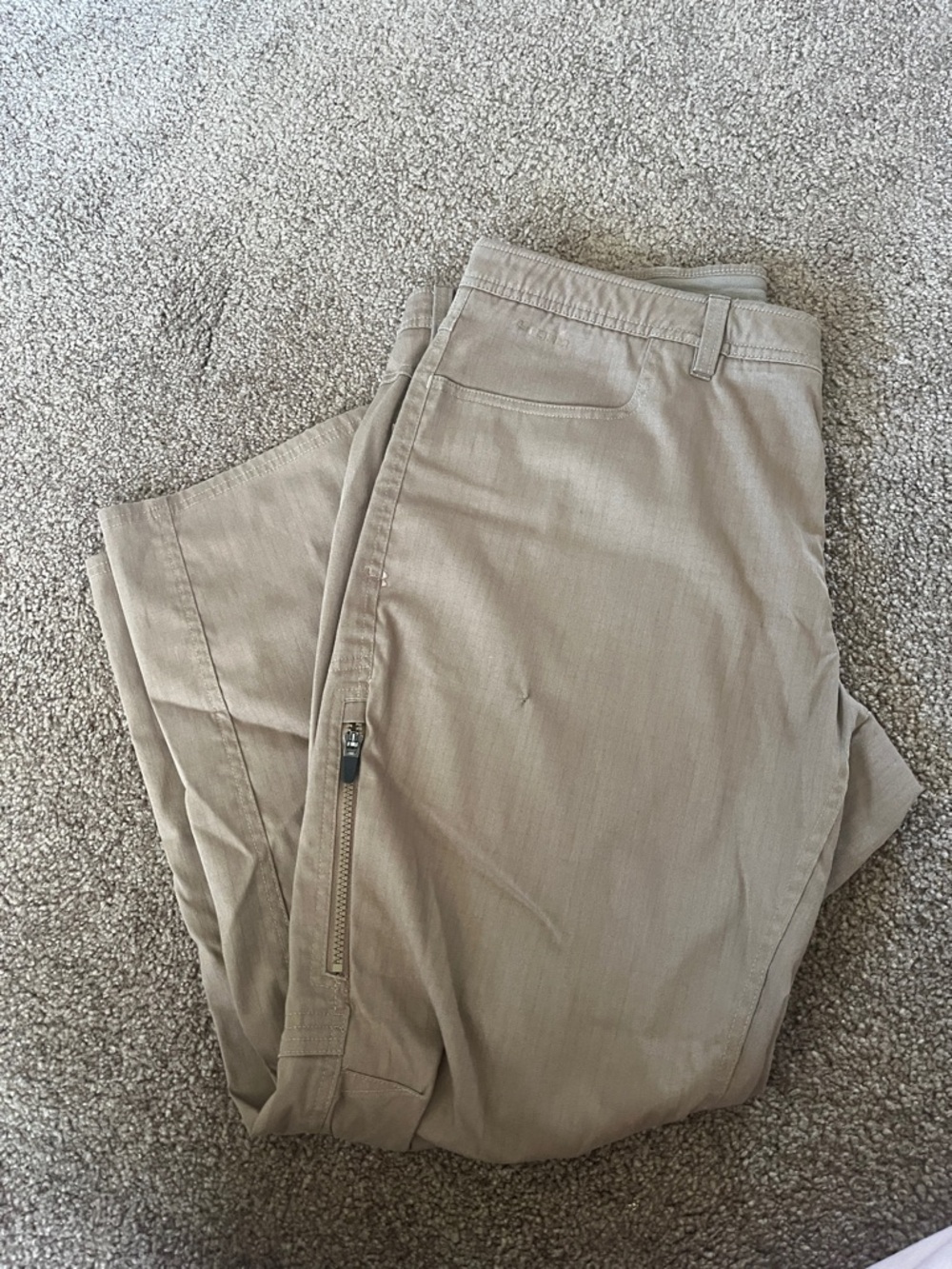 Under Armour Men's Khaki Cargo Pants with Side Zip Pocket